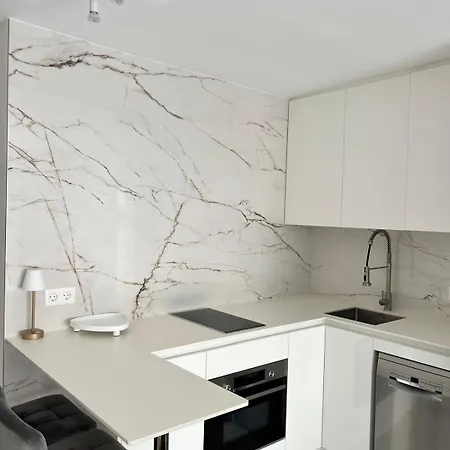Luxury Apartment *